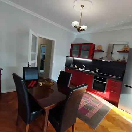 Center 7 Apartment *